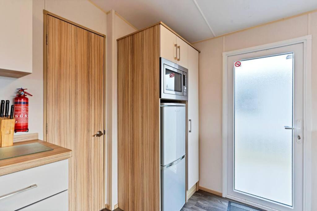Tattershall Lakes: Sally'S Superior Stay Bagian luar foto