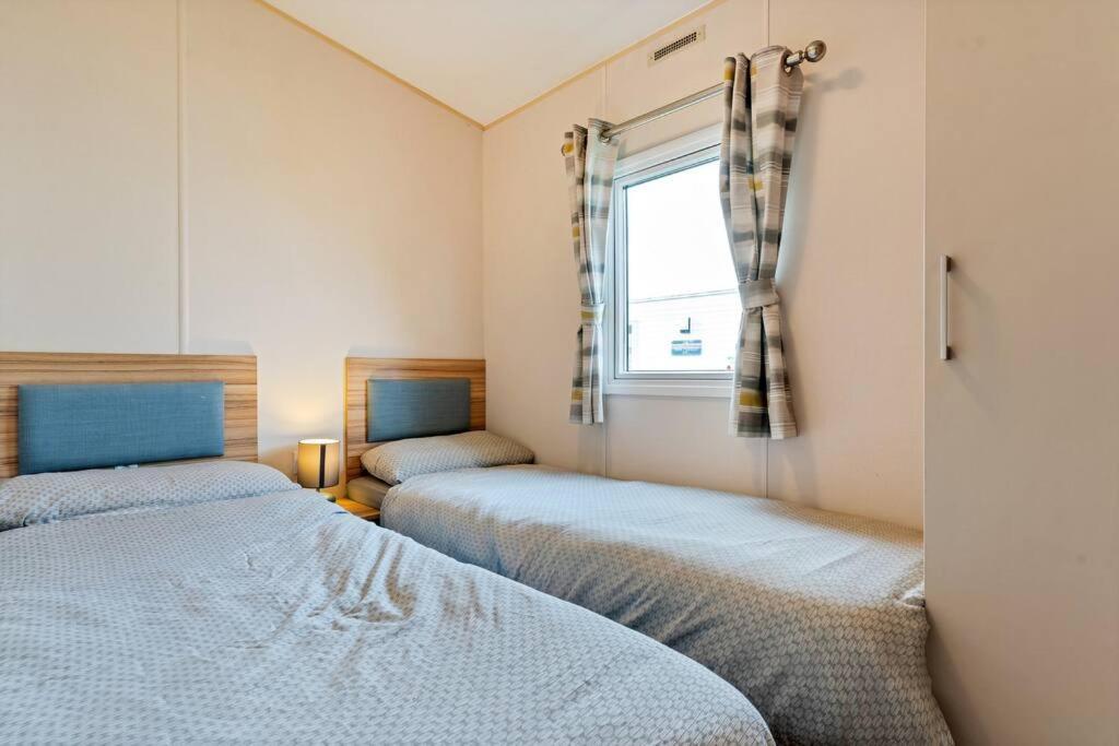 Tattershall Lakes: Sally'S Superior Stay Bagian luar foto