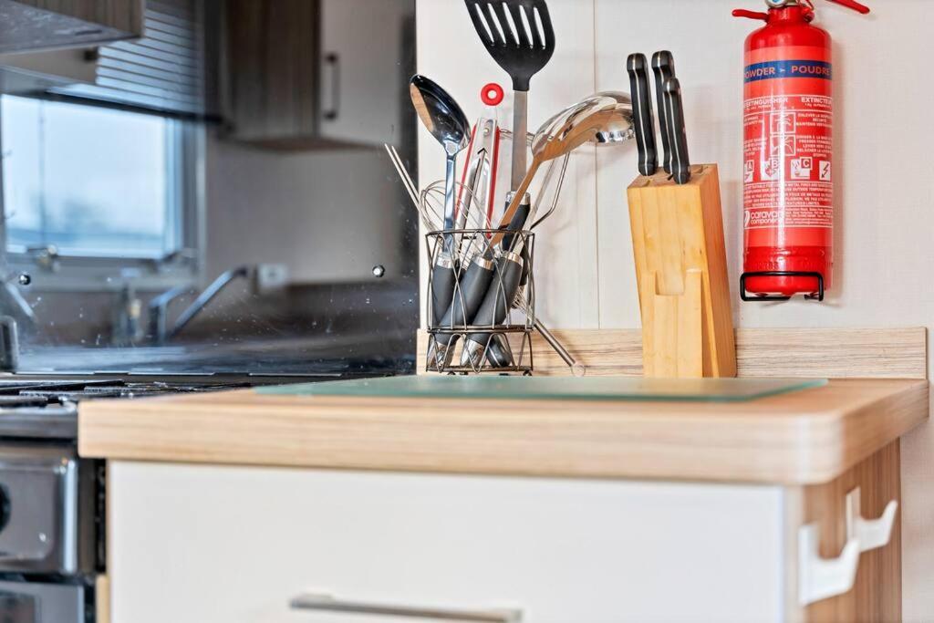 Tattershall Lakes: Sally'S Superior Stay Bagian luar foto