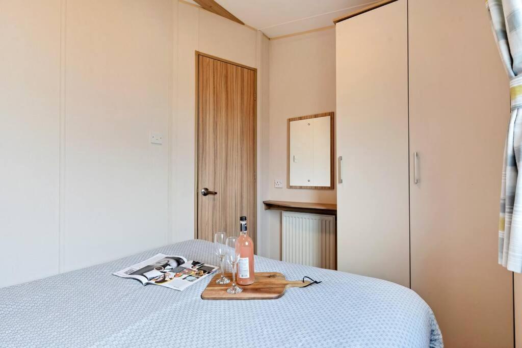 Tattershall Lakes: Sally'S Superior Stay Bagian luar foto