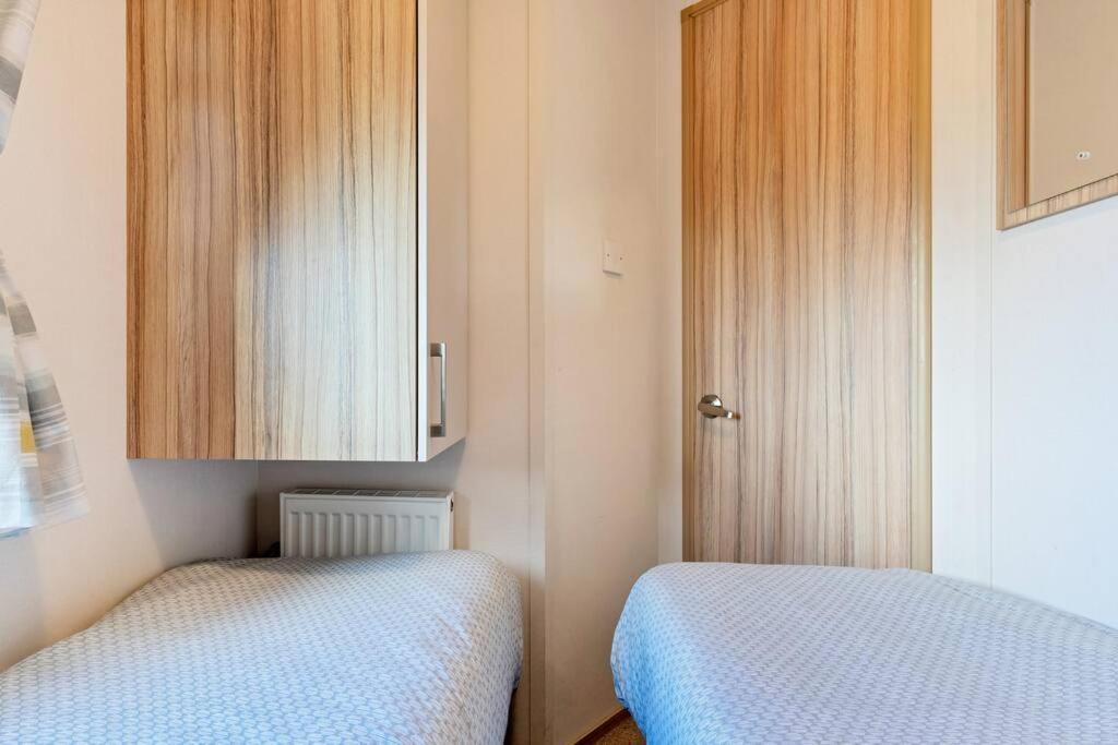 Tattershall Lakes: Sally'S Superior Stay Bagian luar foto