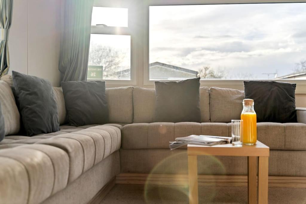 Tattershall Lakes: Sally'S Superior Stay Bagian luar foto