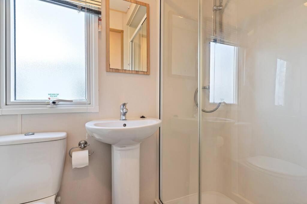 Tattershall Lakes: Sally'S Superior Stay Bagian luar foto