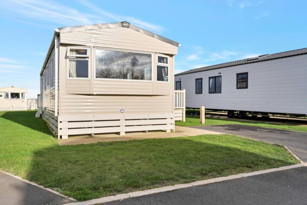 Tattershall Lakes: Sally'S Superior Stay Bagian luar foto