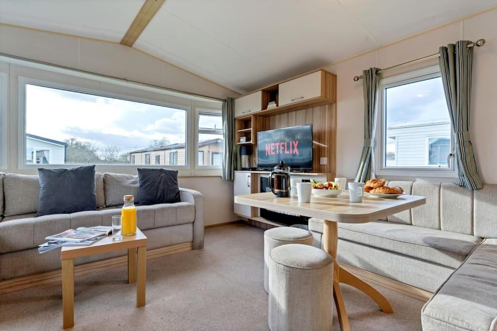 Tattershall Lakes: Sally'S Superior Stay Bagian luar foto