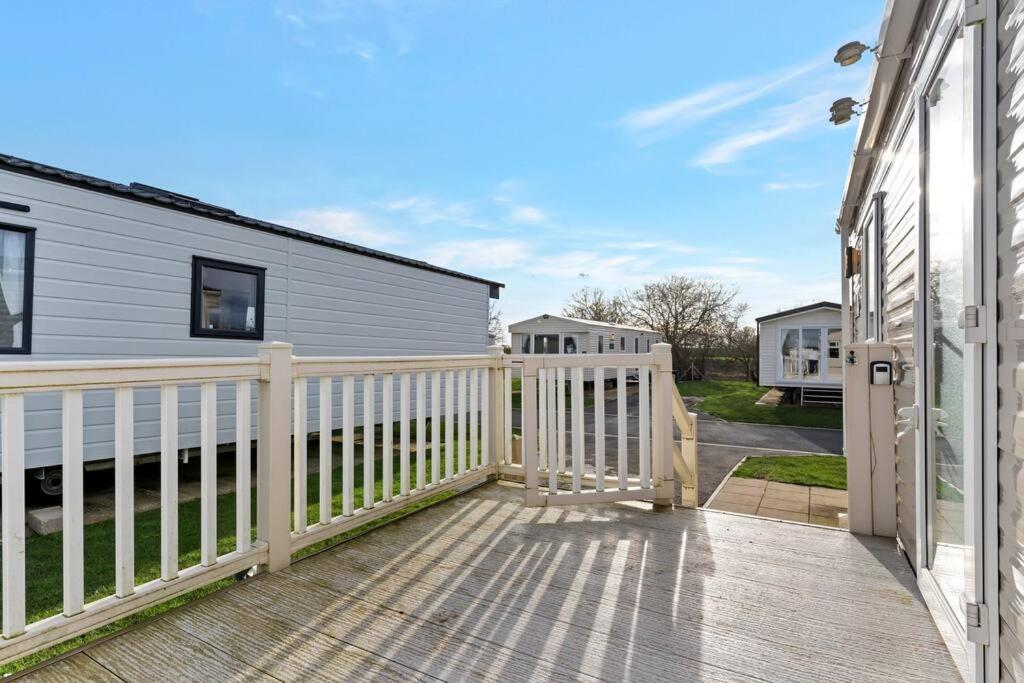 Tattershall Lakes: Sally'S Superior Stay Bagian luar foto