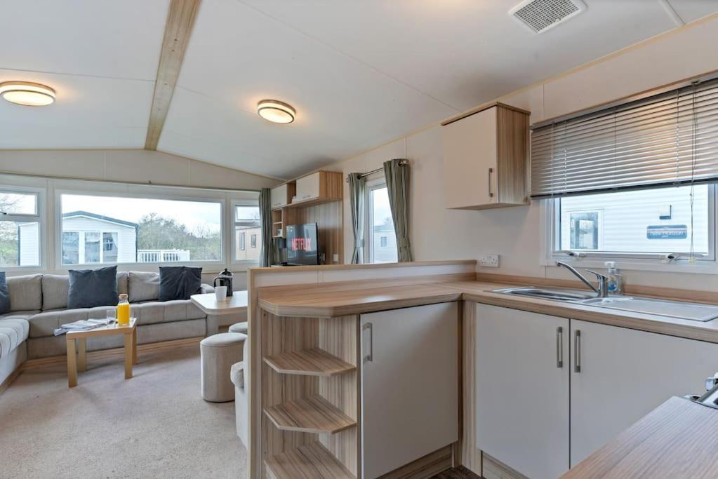 Tattershall Lakes: Sally'S Superior Stay Bagian luar foto