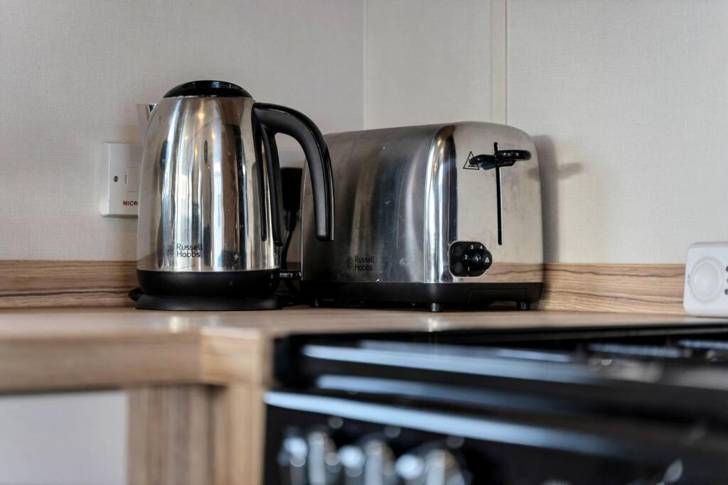 Tattershall Lakes: Sally'S Superior Stay Bagian luar foto