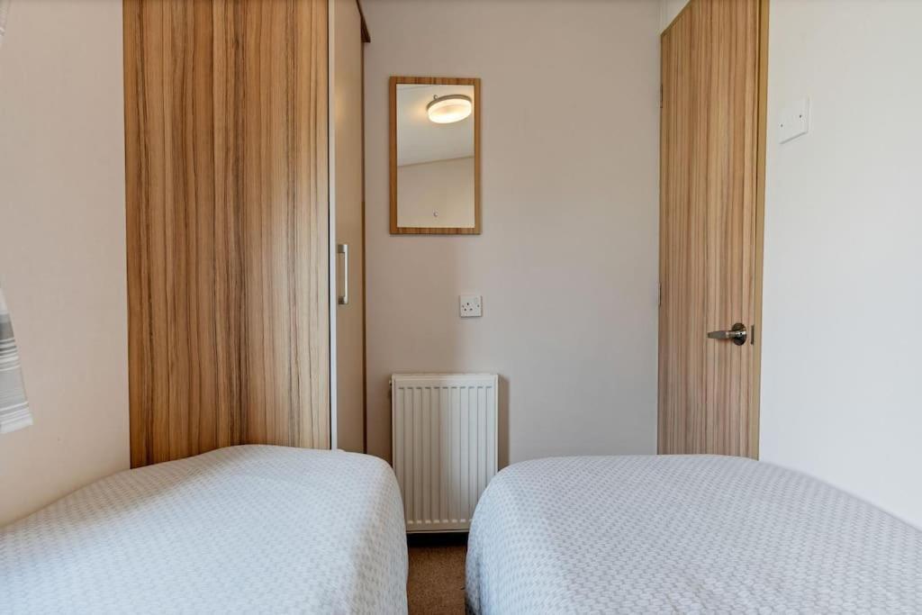 Tattershall Lakes: Sally'S Superior Stay Bagian luar foto