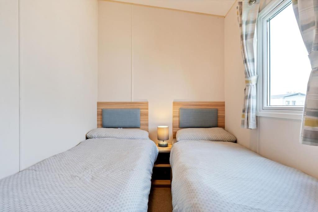 Tattershall Lakes: Sally'S Superior Stay Bagian luar foto