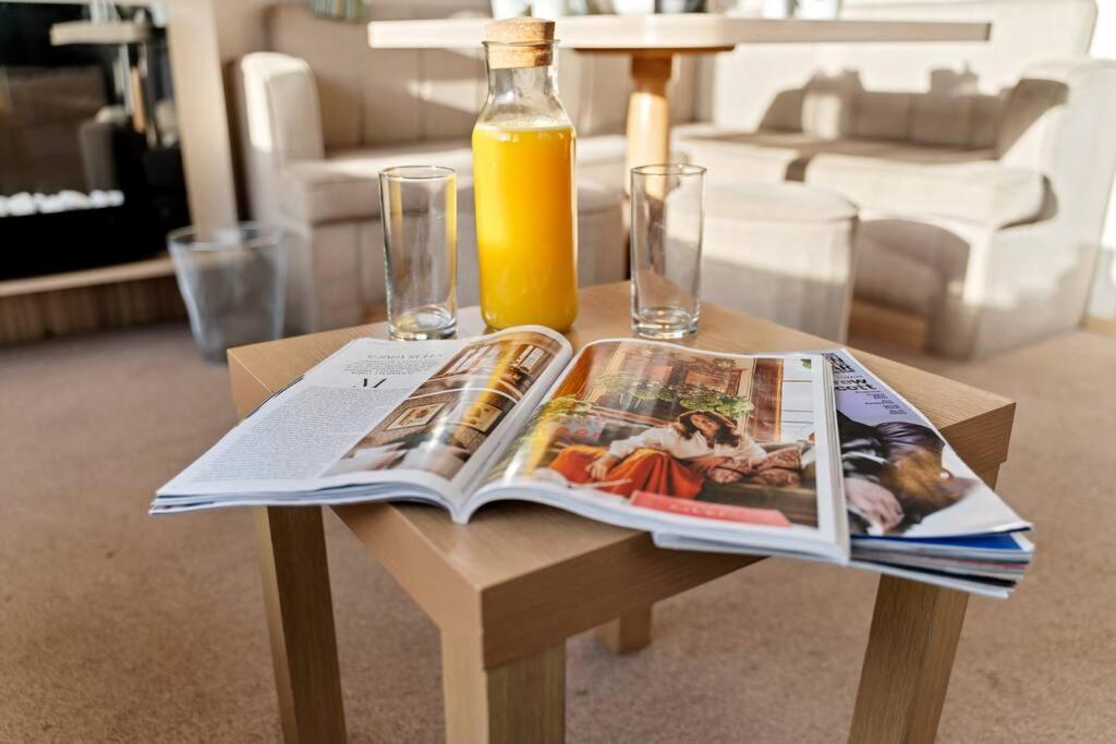 Tattershall Lakes: Sally'S Superior Stay Bagian luar foto