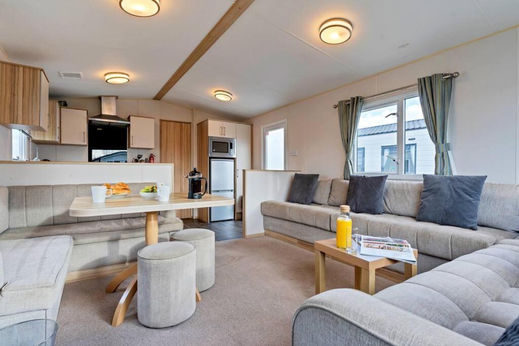 Tattershall Lakes: Sally'S Superior Stay Bagian luar foto